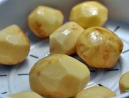 How to cook potatoes in a saucepan