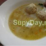 गोमांस शोरबा के साथ मटर का सूप