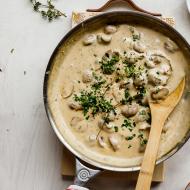 크림 버섯 : 재료, 사진이 포함 된 단계별 조리법, 요리의 뉘앙스 및 비밀 버섯과 양파 크림 레시피