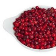 Pechda bug'langan lingonberries Sekin pishirgich retseptida Lingonberry murabbo