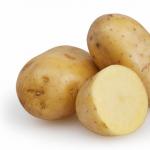 Siļķu salāti ar kartupeļiem un Jaungada sīpoliem
