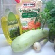 Zucchini goreng dengan krim asam dan saus bawang putih