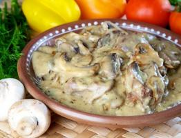 Puha és lédús csirkemáj serpenyőben: válogatás a legjobb receptekből