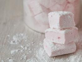 Cara memanggang kue dengan krim marshmallow atau souffle, cara membuatnya tanpa dipanggang