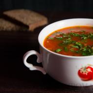 Supë me domate me fasule - si shije ashtu edhe përfitime Supë me fasule me domate