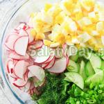 Saláta retekkel és uborkával