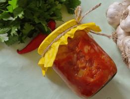 Cukini lečo ziemai: receptes “Labi laizīt pirkstus” Dārzeņi ar gurķiem