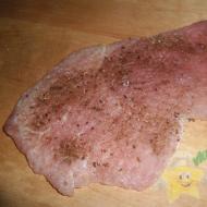 Свински рулца с краставица и сладък пипер Свинско рулце с кисели краставички рецепта