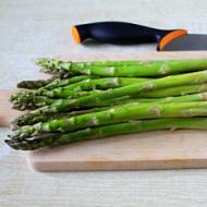 Cara memasak asparagus: tips untuk ibu rumah tangga muda