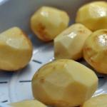 Cara memasak kentang dalam panci