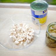 Garšīgākie ananāsu salāti: klasiskās un kārtainās receptes Ananāsu paradīzes salāti