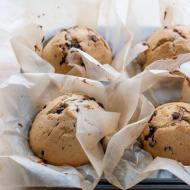 Come preparare i muffin con gocce di cioccolato?