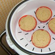 Souffle dadih dengan buah beri dalam slow cooker: suguhan sehat dan lezat Souffle dadih dalam bak air