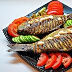 09 पकी हुई मछली: सब्जियों के साथ ओवन, फ़ॉइल में पकी हुई मछली के लिए सर्वोत्तम व्यंजन