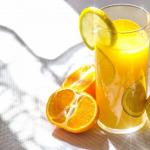 Как да си направим напитка от лимони (домашна лимонада)