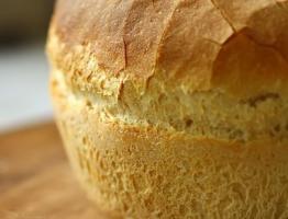 Bread in the oven - centuries-old traditions at home